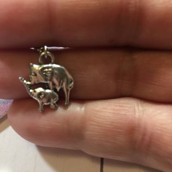 Mother and Baby Elephant Pendant Necklace - Picture 6 of 12